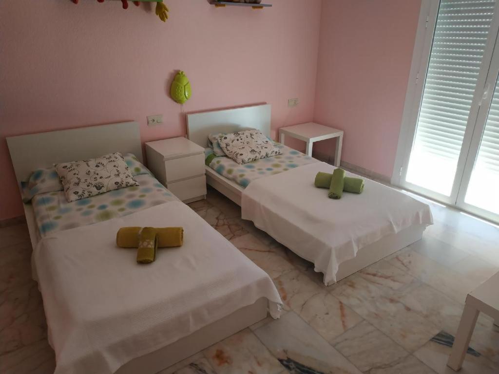 Villa Magnificent 5 Bedroom In Front Malaga