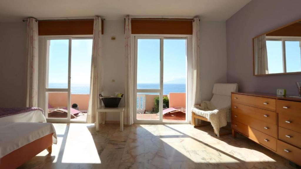 Magnificent 5 Bedroom In Front Villa *
